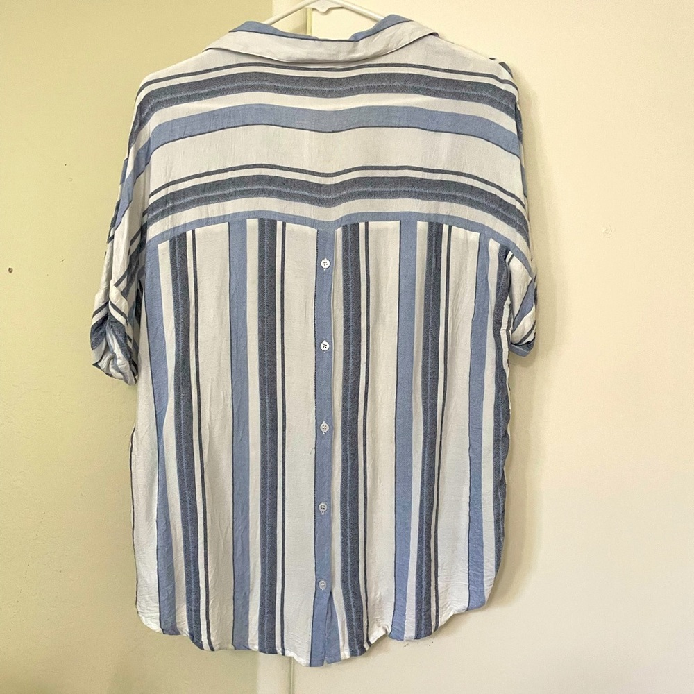 Comfy blouse has only been worn once